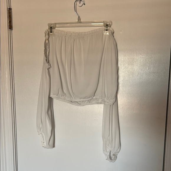 Dainty hooligan -Elegant Off-Shoulder cropped White Blouse- size large - Picture 2 of 4